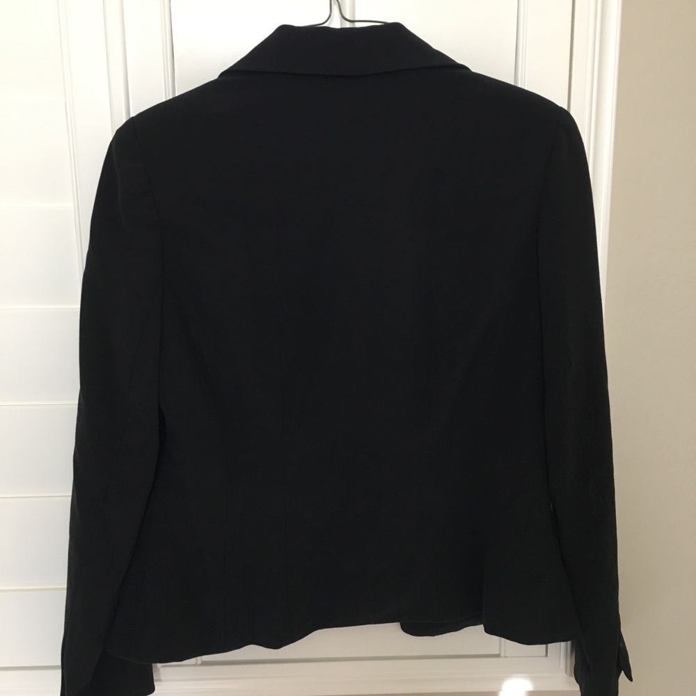 Blazer - Picture 4 of 4